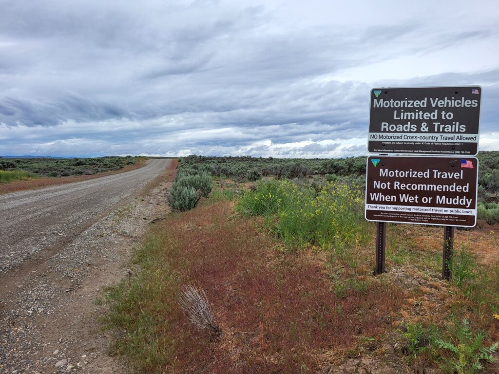 Dirt road leading to Idaho's Mammoth Cave and Shoshone Bird Museum